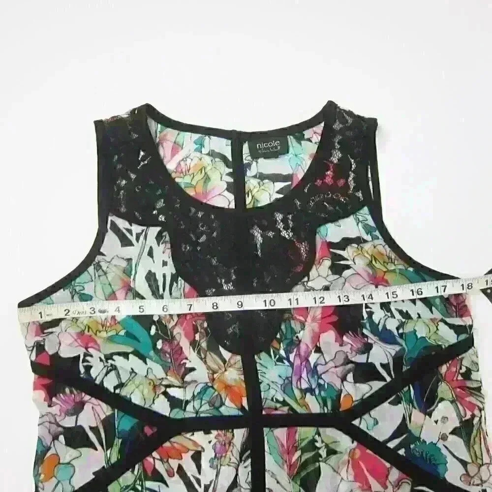 Sleeveless Top Medium Blouse Black Lace Neck & Multicolor Floral Print Flowy NEW - Picture 15 of 16